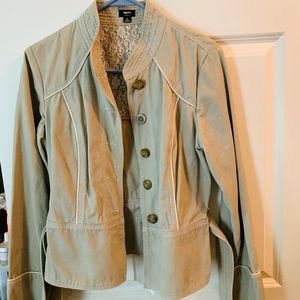 Tan jacket with tie, perfect for fall! Size M